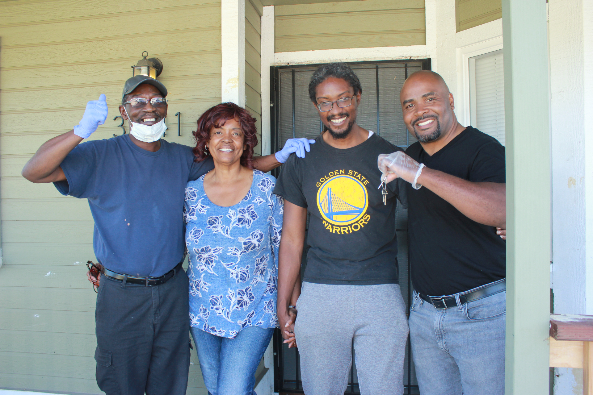 Lonnie Horne with clients at their new home